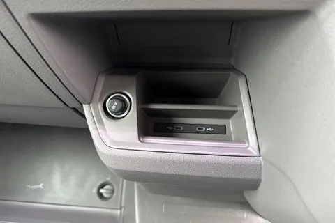 PN75MXZ Volkswagen Crafter CR35 Panel van Commerce MWB 140 PS 2.0 TDI 8sp Automatic FWD Thumbnail #36