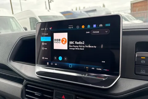 PN75MXZ Volkswagen Crafter CR35 Panel van Commerce MWB 140 PS 2.0 TDI 8sp Automatic FWD Thumbnail #41