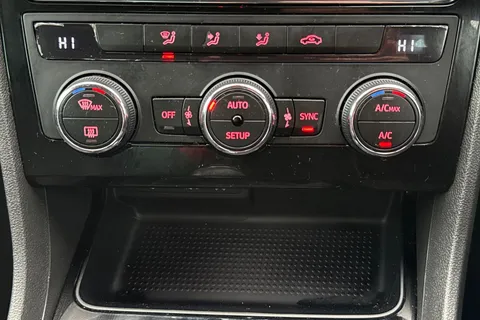 22 of 52 for SEAT Leon 1.4 TSI FR Technology Euro 6 (s/s) 5dr