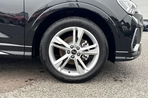 10 of 65 for Audi Q3 2.0 TDI 35 S line S Tronic Euro 6 (s/s) 5dr