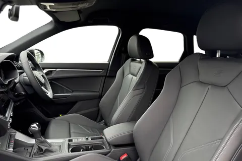 15 of 65 for Audi Q3 2.0 TDI 35 S line S Tronic Euro 6 (s/s) 5dr