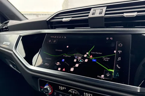 16 of 65 for Audi Q3 2.0 TDI 35 S line S Tronic Euro 6 (s/s) 5dr