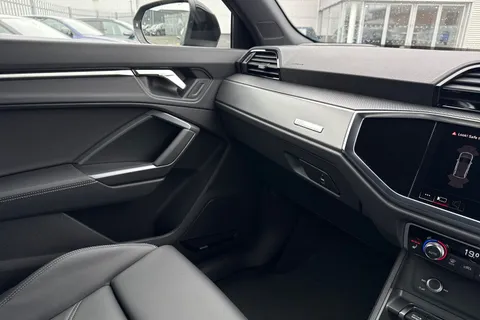 19 of 65 for Audi Q3 2.0 TDI 35 S line S Tronic Euro 6 (s/s) 5dr