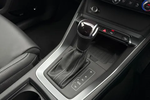 22 of 65 for Audi Q3 2.0 TDI 35 S line S Tronic Euro 6 (s/s) 5dr