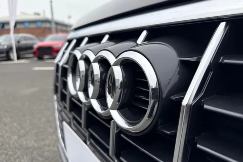 24 of 65 for Audi Q3 2.0 TDI 35 S line S Tronic Euro 6 (s/s) 5dr