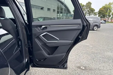 41 of 65 for Audi Q3 2.0 TDI 35 S line S Tronic Euro 6 (s/s) 5dr