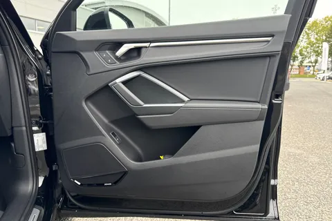 45 of 65 for Audi Q3 2.0 TDI 35 S line S Tronic Euro 6 (s/s) 5dr