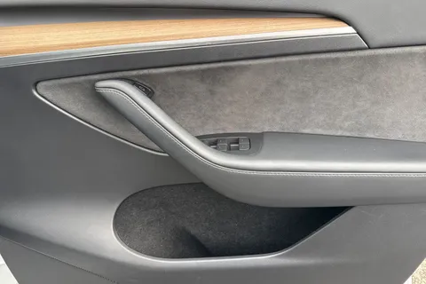 MA72RKZ Tesla Model Y (Dual Motor) Long Range Auto 4WDE 5dr Thumbnail #22