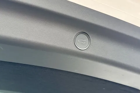 MA72RKZ Tesla Model Y (Dual Motor) Long Range Auto 4WDE 5dr Thumbnail #39