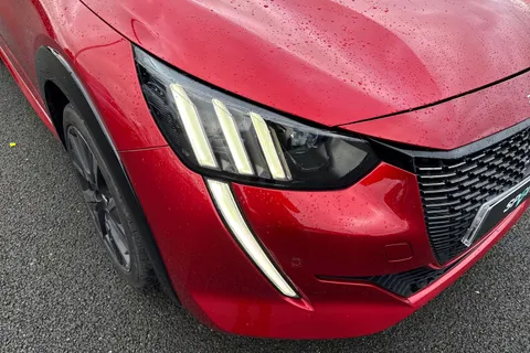 DF72OGD PEUGEOT 208 1.2 PureTech GT EAT Euro 6 (s/s) 5dr Thumbnail #10