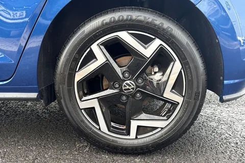 KS25MWF Volkswagen Polo 1.0 TSI 115 R-Line 5dr DSG **HEATED SEATS** Thumbnail #10