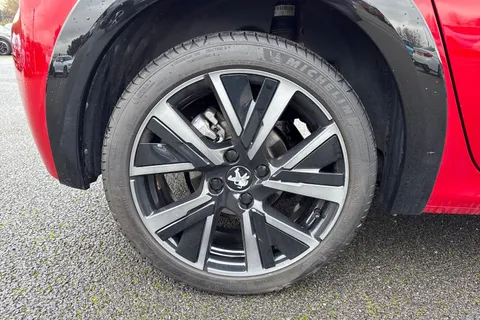 DF72OGD PEUGEOT 208 1.2 PureTech GT EAT Euro 6 (s/s) 5dr Thumbnail #12