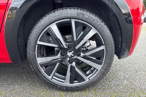 DF72OGD PEUGEOT 208 1.2 PureTech GT EAT Euro 6 (s/s) 5dr Thumbnail #13