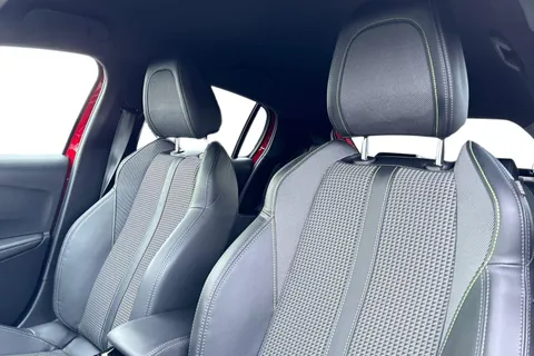 DF72OGD PEUGEOT 208 1.2 PureTech GT EAT Euro 6 (s/s) 5dr Thumbnail #17