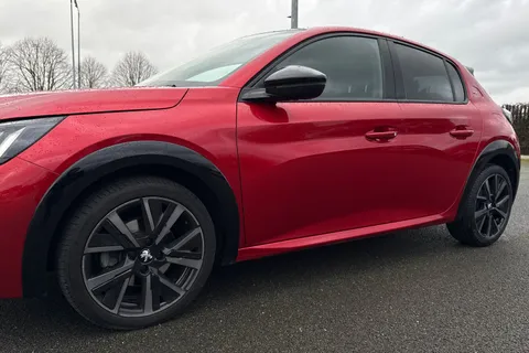 DF72OGD PEUGEOT 208 1.2 PureTech GT EAT Euro 6 (s/s) 5dr Thumbnail #29