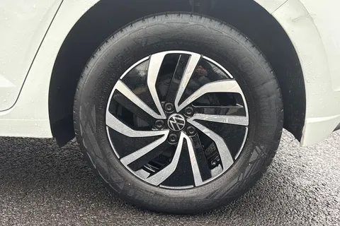 13 of 42 for VOLKSWAGEN POLO 1.0 TSI Life 5dr DSG