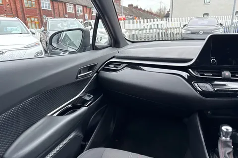 FE72UBV Toyota C-Hr 1.8 VVT-h GR SPORT CVT Euro 6 (s/s) 5dr Thumbnail #16