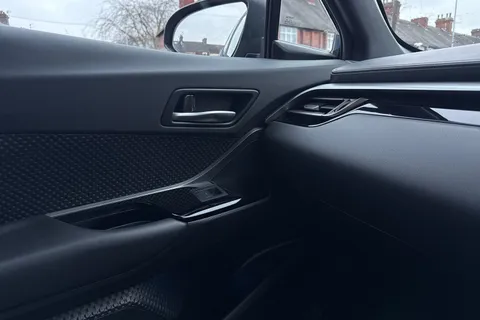 FE72UBV Toyota C-Hr 1.8 VVT-h GR SPORT CVT Euro 6 (s/s) 5dr Thumbnail #40