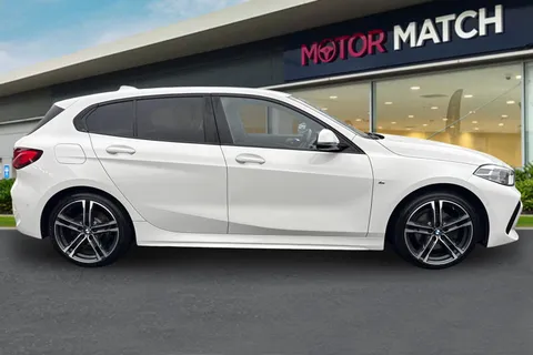 YY70CHL BMW 1 Series 1.5 118i M Sport Euro 6 (s/s) 5dr Thumbnail #3