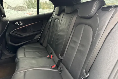 YY70CHL BMW 1 Series 1.5 118i M Sport Euro 6 (s/s) 5dr Thumbnail #14