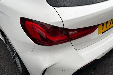 YY70CHL BMW 1 Series 1.5 118i M Sport Euro 6 (s/s) 5dr Thumbnail #16