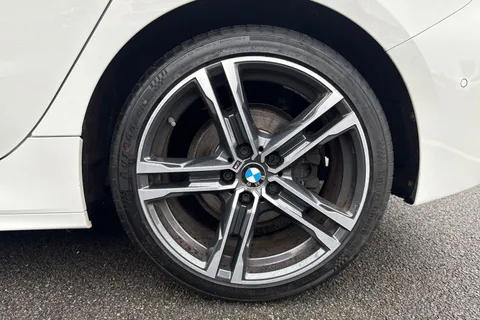 YY70CHL BMW 1 Series 1.5 118i M Sport Euro 6 (s/s) 5dr Thumbnail #23