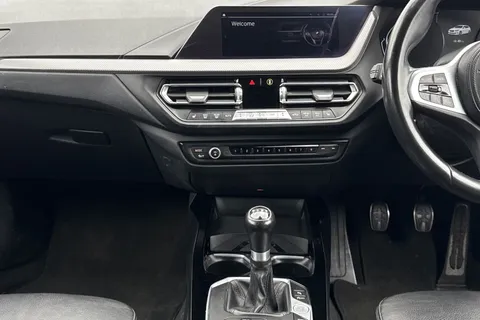 YY70CHL BMW 1 Series 1.5 118i M Sport Euro 6 (s/s) 5dr Thumbnail #36