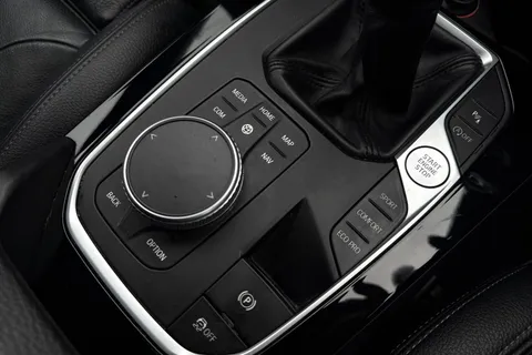 YY70CHL BMW 1 Series 1.5 118i M Sport Euro 6 (s/s) 5dr Thumbnail #40