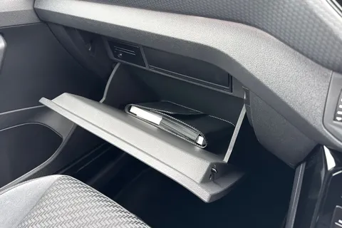 DF72HFZ Volkswagen T-Cross 1.0 TSI 110 R-Line 5dr DSG ⭐Winter Pack, Rear Camera, Keyless Entry⭐ Thumbnail #44