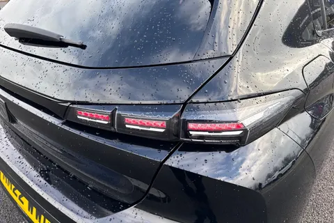 MM22WWG PEUGEOT 308 1.2 PureTech Allure Premium EAT Euro 6 (s/s) 5dr Thumbnail #8