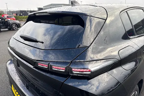 MM22WWG PEUGEOT 308 1.2 PureTech Allure Premium EAT Euro 6 (s/s) 5dr Thumbnail #32