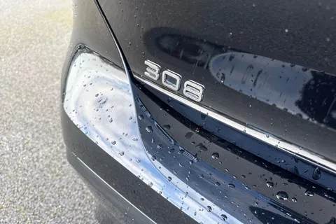 MM22WWG PEUGEOT 308 1.2 PureTech Allure Premium EAT Euro 6 (s/s) 5dr Thumbnail #33