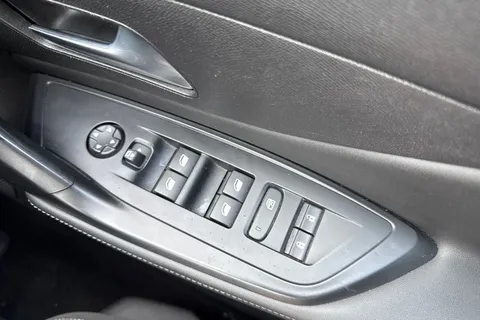 MM22WWG PEUGEOT 308 1.2 PureTech Allure Premium EAT Euro 6 (s/s) 5dr Thumbnail #41