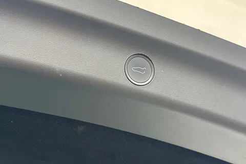 AF72TZA Tesla Model Y (Dual Motor) Long Range Auto 4WDE 5dr Thumbnail #34