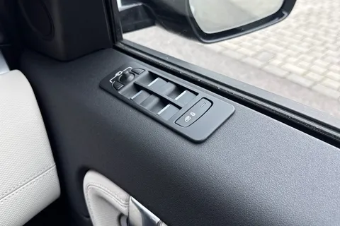 26 of 51 for Land Rover Discovery Sport 1.5 P300e 12.2kWh Urban Edition SUV 5dr Petrol Plug-in Hybrid Auto 4WD Euro 6 (s/s) (309 ps)