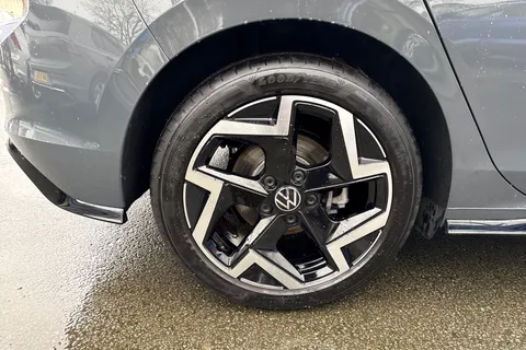 DC25UTX Volkswagen Golf 1.5 TSI 150 R-Line 5dr | Adaptive Cruise Control | Sat Nav Thumbnail #12