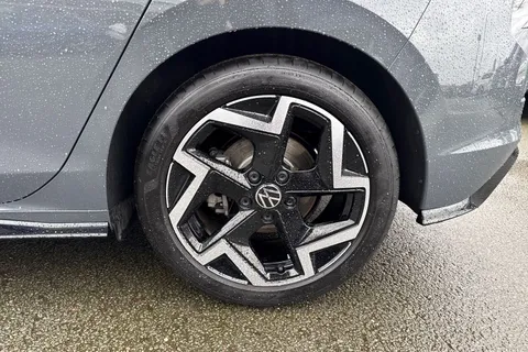 DC25UTX Volkswagen Golf 1.5 TSI 150 R-Line 5dr | Adaptive Cruise Control | Sat Nav Thumbnail #13