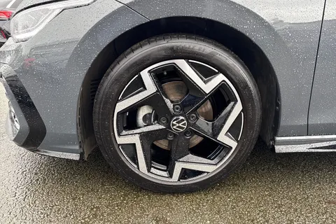 DC25UTX Volkswagen Golf 1.5 TSI 150 R-Line 5dr | Adaptive Cruise Control | Sat Nav Thumbnail #14