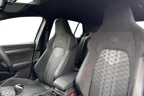 DC25UTX Volkswagen Golf 1.5 TSI 150 R-Line 5dr | Adaptive Cruise Control | Sat Nav Thumbnail #17