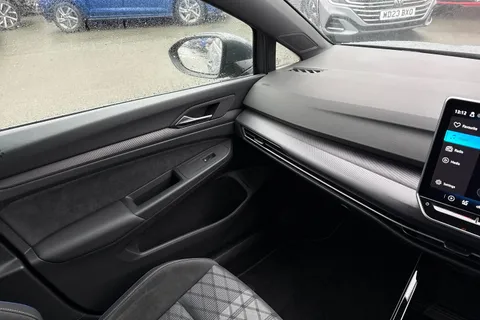 DC25UTX Volkswagen Golf 1.5 TSI 150 R-Line 5dr | Adaptive Cruise Control | Sat Nav Thumbnail #21