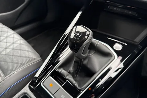 DC25UTX Volkswagen Golf 1.5 TSI 150 R-Line 5dr | Adaptive Cruise Control | Sat Nav Thumbnail #24