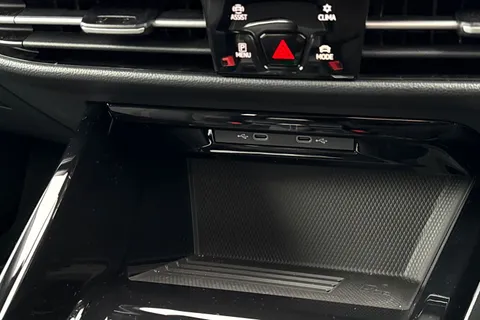 DC25UTX Volkswagen Golf 1.5 TSI 150 R-Line 5dr | Adaptive Cruise Control | Sat Nav Thumbnail #38