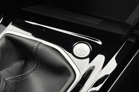 DC25UTX Volkswagen Golf 1.5 TSI 150 R-Line 5dr | Adaptive Cruise Control | Sat Nav Thumbnail #39