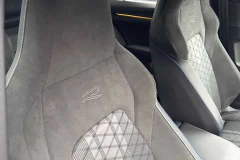 DC25UTX Volkswagen Golf 1.5 TSI 150 R-Line 5dr | Adaptive Cruise Control | Sat Nav Thumbnail #40