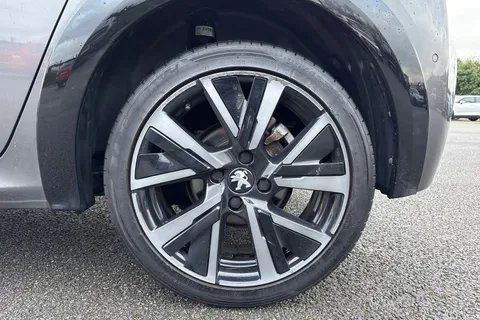 DE22LUR PEUGEOT 208 1.2 PureTech 100 GT Premium 5dr Thumbnail #14