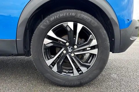 FP71NXT PEUGEOT e-2008 50kWh GT Auto 5dr Thumbnail #13