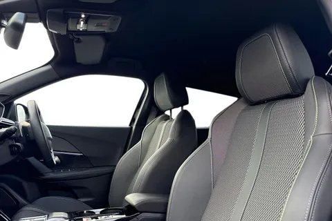 KM25WPW PEUGEOT 2008 1.2 HYBRID GT e-DSC6 Euro 6 (s/s) 5dr Thumbnail #16