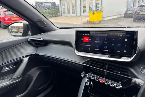 KM25WPW PEUGEOT 2008 1.2 HYBRID GT e-DSC6 Euro 6 (s/s) 5dr Thumbnail #17