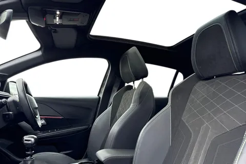 DE22LUR PEUGEOT 208 1.2 PureTech 100 GT Premium 5dr Thumbnail #17