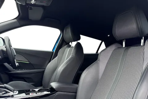 FP71NXT PEUGEOT e-2008 50kWh GT Auto 5dr Thumbnail #16